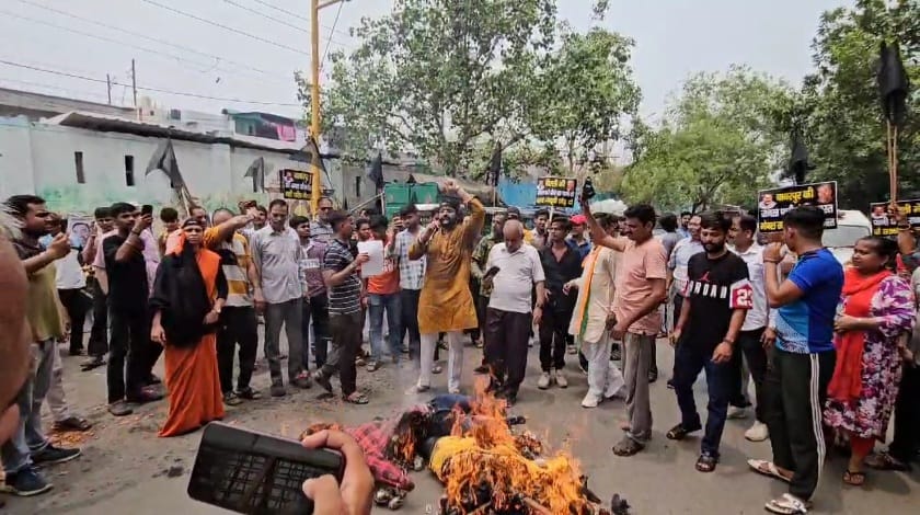 फूंका गया सीएम का पुतला